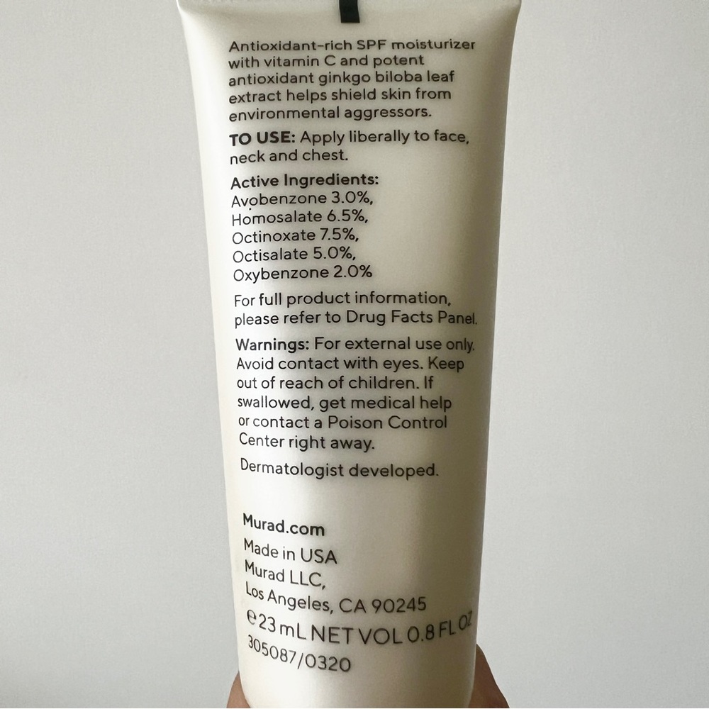 Murad Essential-C day moisturizer broad spectrum SPF 30 - Picture 3 of 4